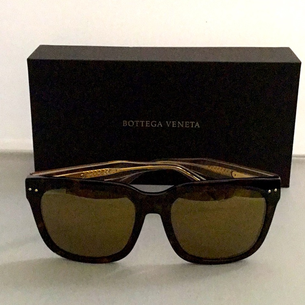 BOTTEGA VENETA SUNGLASSES FOR LADIES.